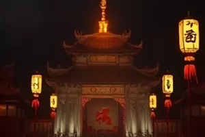 《风雨戏台》封面，露天戏台的彩绘檐角